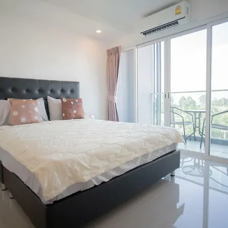 Cozy Seasaran Apartment Sattahip Exterior photo