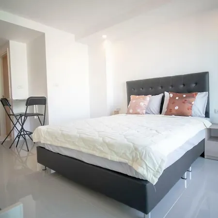 Cozy Seasaran Apartment Sattahip Exterior photo